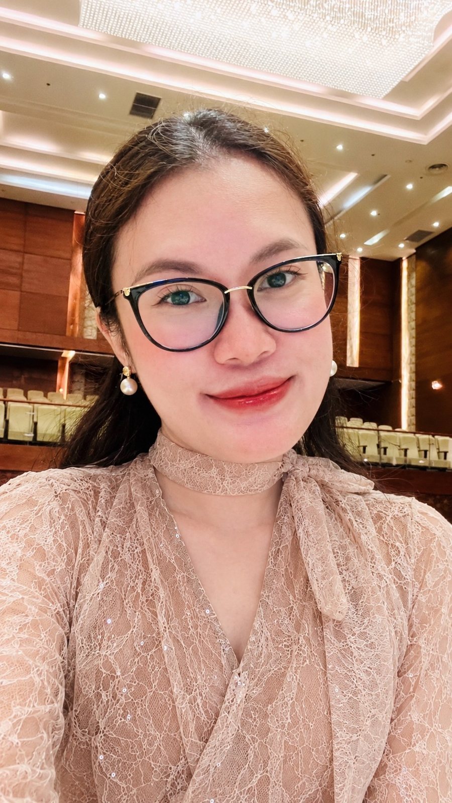 Portrait of Linh Nguyễn in an event hall