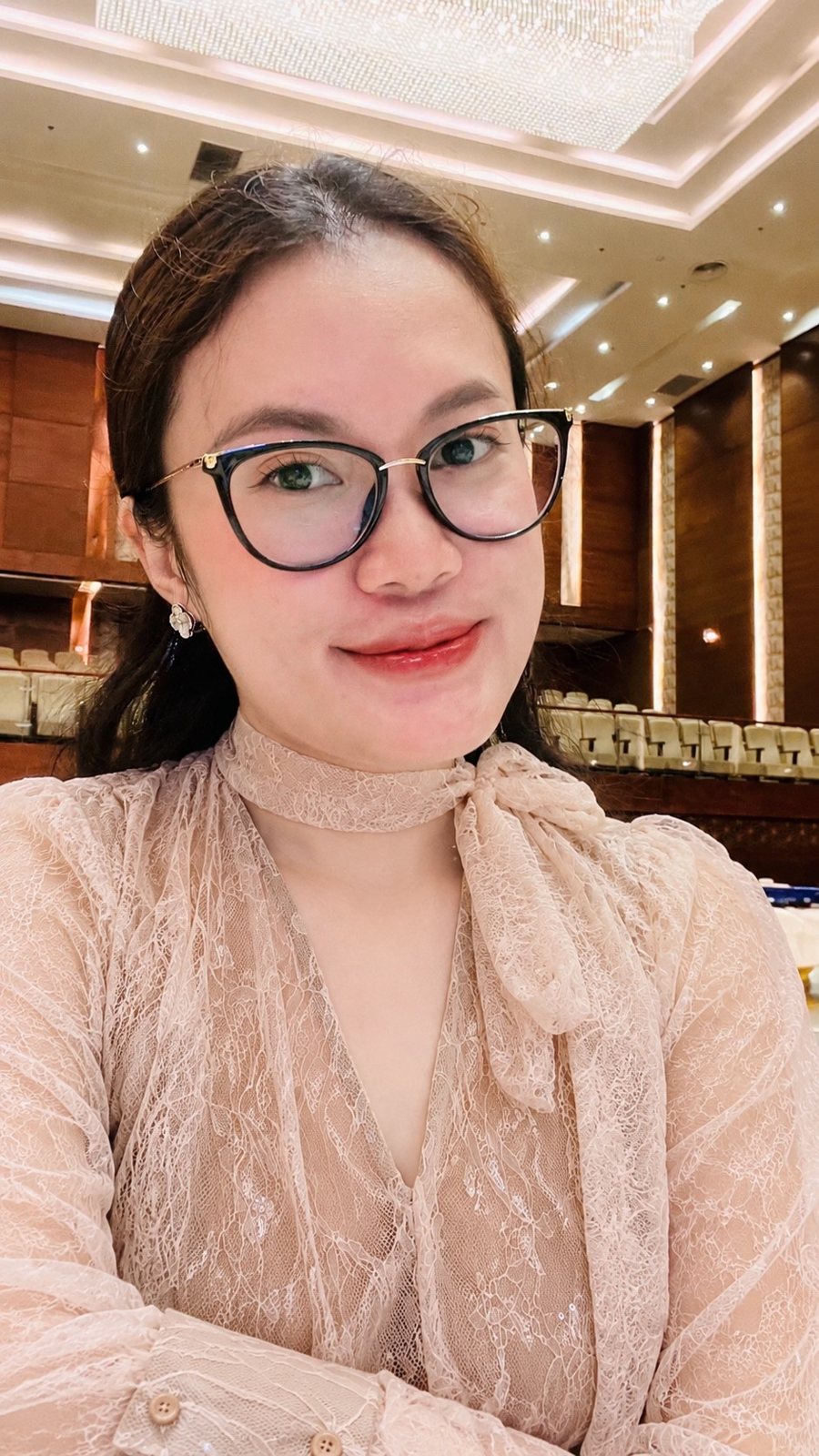 Chân dung Linh Nguyễn tại hội trường
